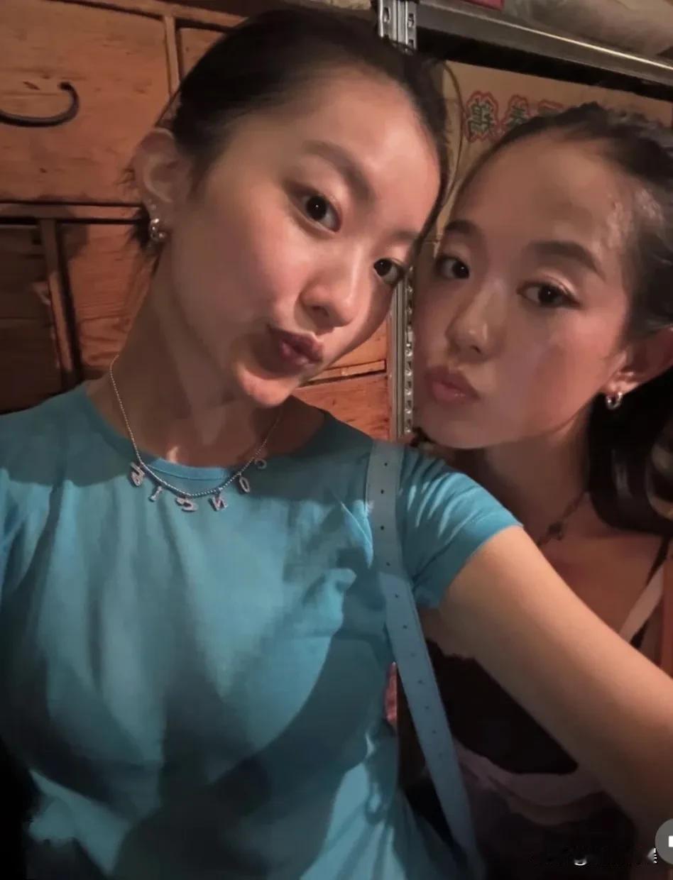 陈奕迅女儿这是中了彩票基因吗？陈康堤在日本晒日常照，剑眉杏眼，鹅蛋脸，额头饱满