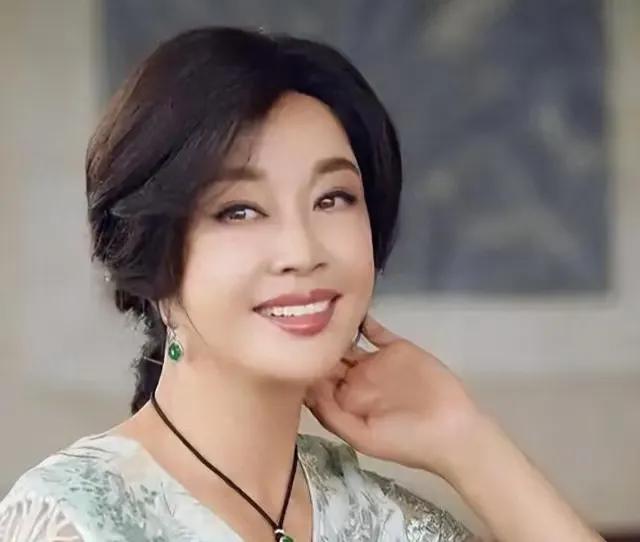 刘晓庆因偷税被关进去了，我专门查了一下，不查不知道，查到的过往让人揪心。