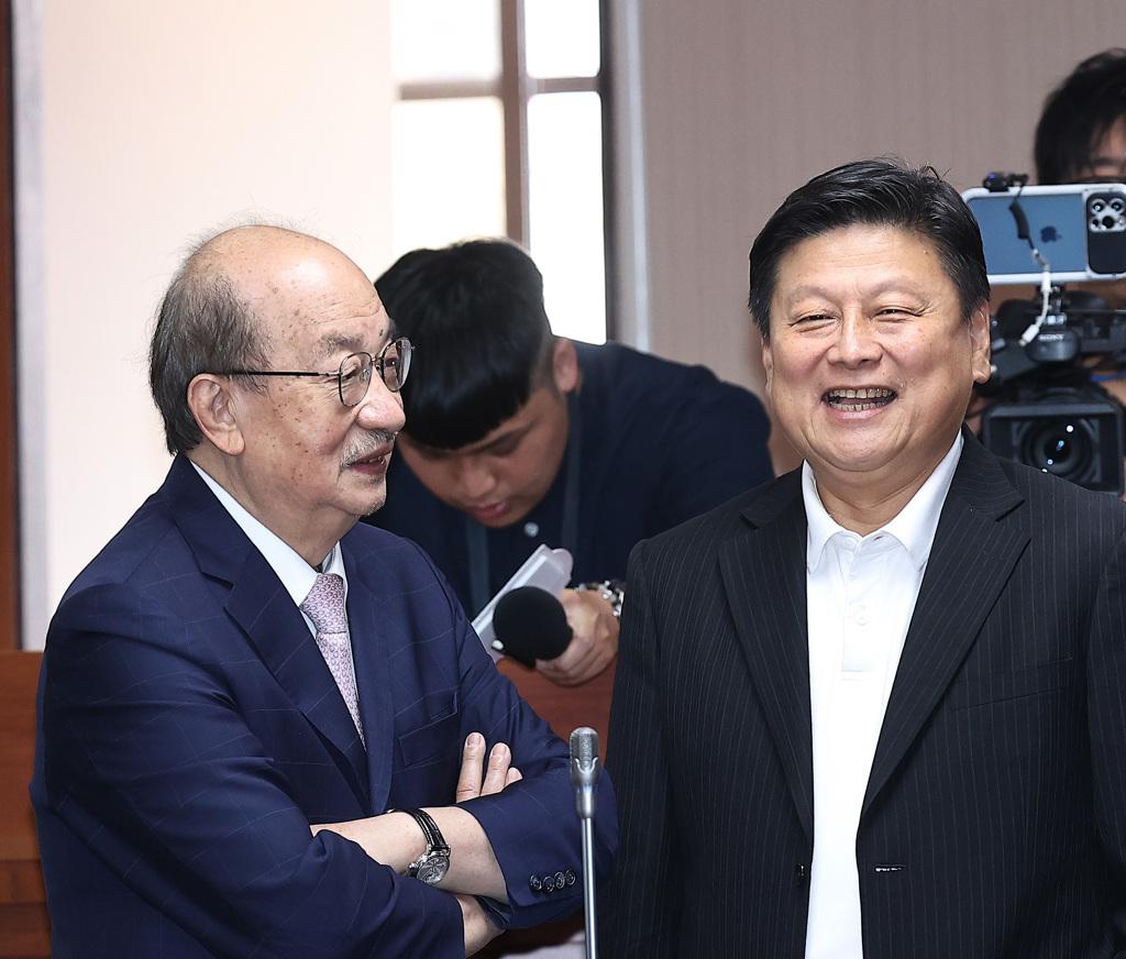 大罢免落幕后，民进党总召柯建铭成为众矢之的，外界持续关注民进党团干部改组，连身兼