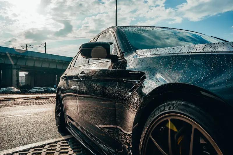 宝马5系油耗正常范围得看具体情况。两驱车型油耗在8.01-10.88L/10