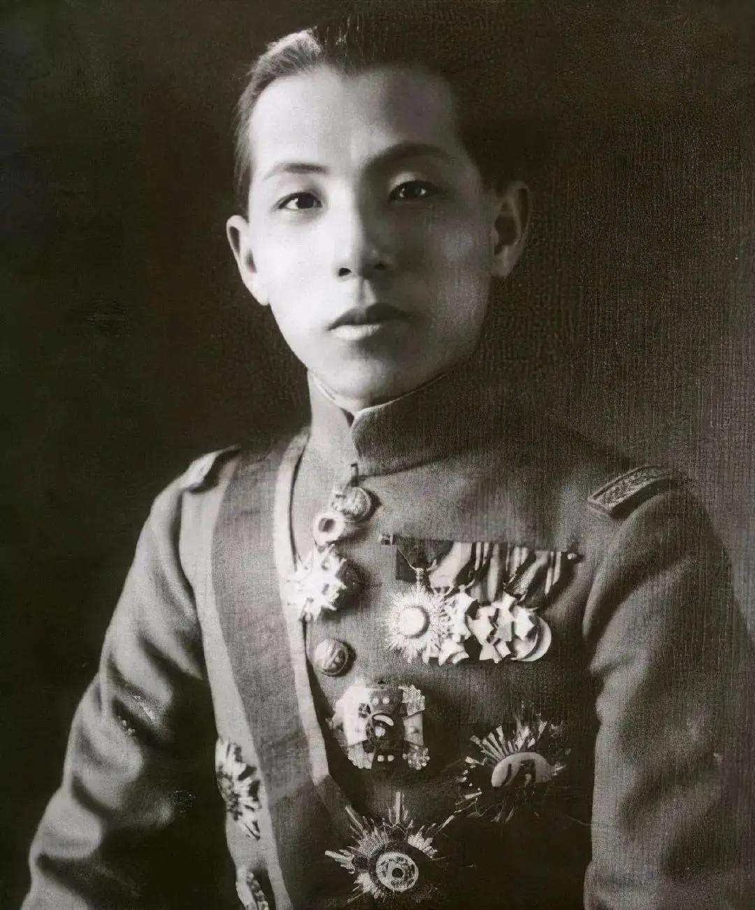 1919年，年仅十八岁的张学良向父亲提出自己想带兵的请求，张作霖一听，儿子小小年
