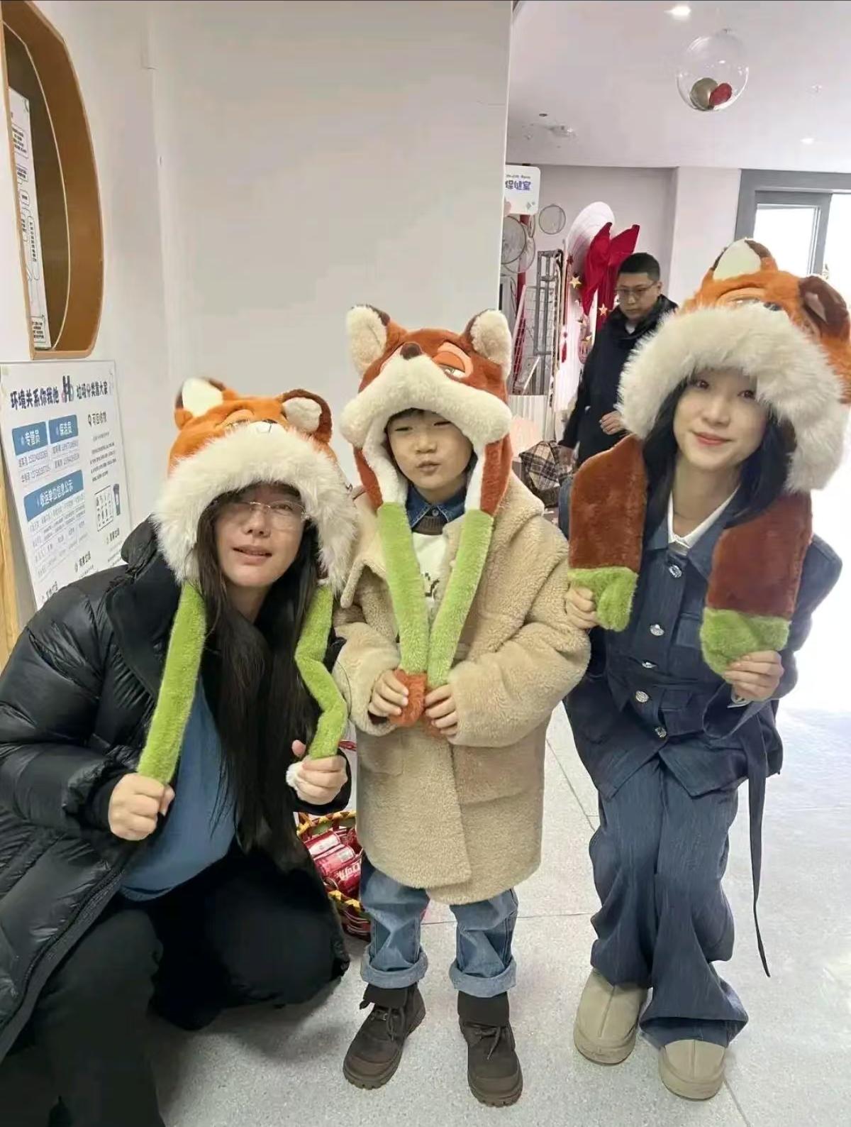 标题：杭州9岁童星日薪两千引热议：是“天赋变现”还是透支未来？最近，杭州有个9