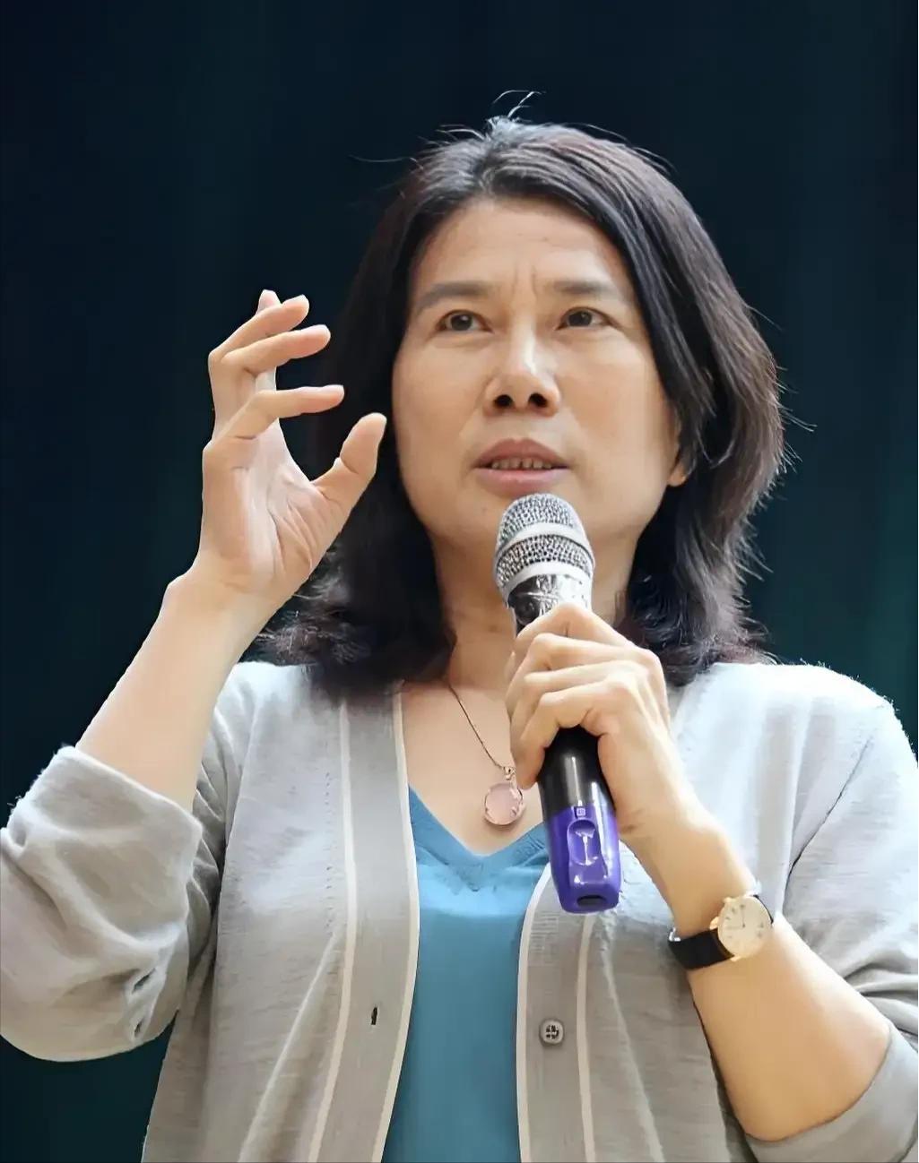热死还装不上？欧洲人花3万抢中国空调，格力这下真急眼了！2026年的夏天，欧洲人