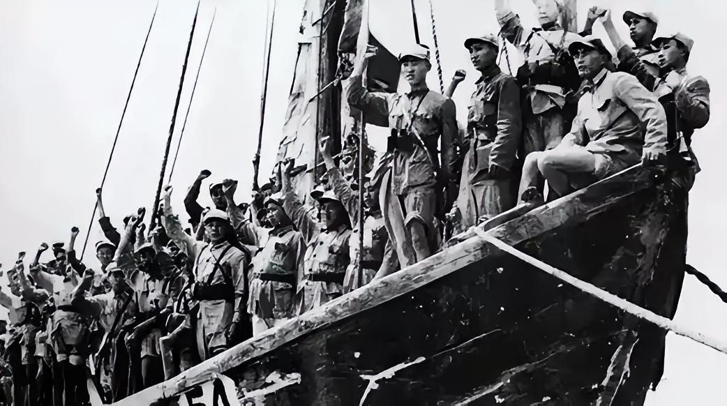 1950年，海南战前百名战士漂泊至越南，韩先楚下令开除军籍，师长徐国夫多年后才明