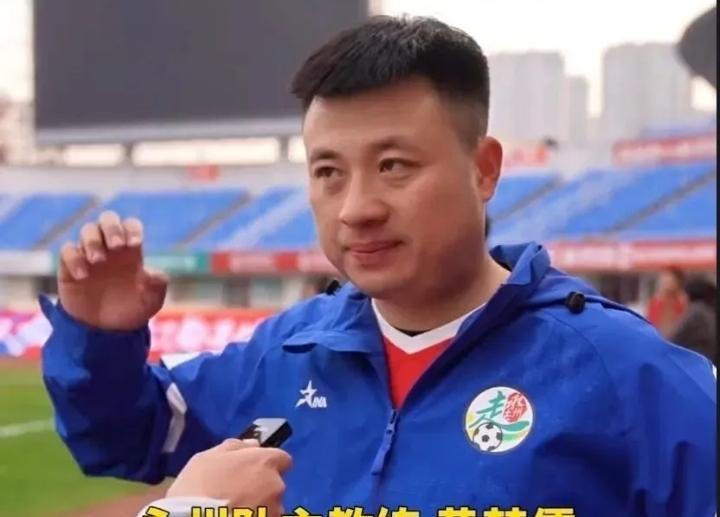 你永远猜不到，一支三连败的球队赛前24小时在做什么。不是垂头丧气，不是闭门检讨