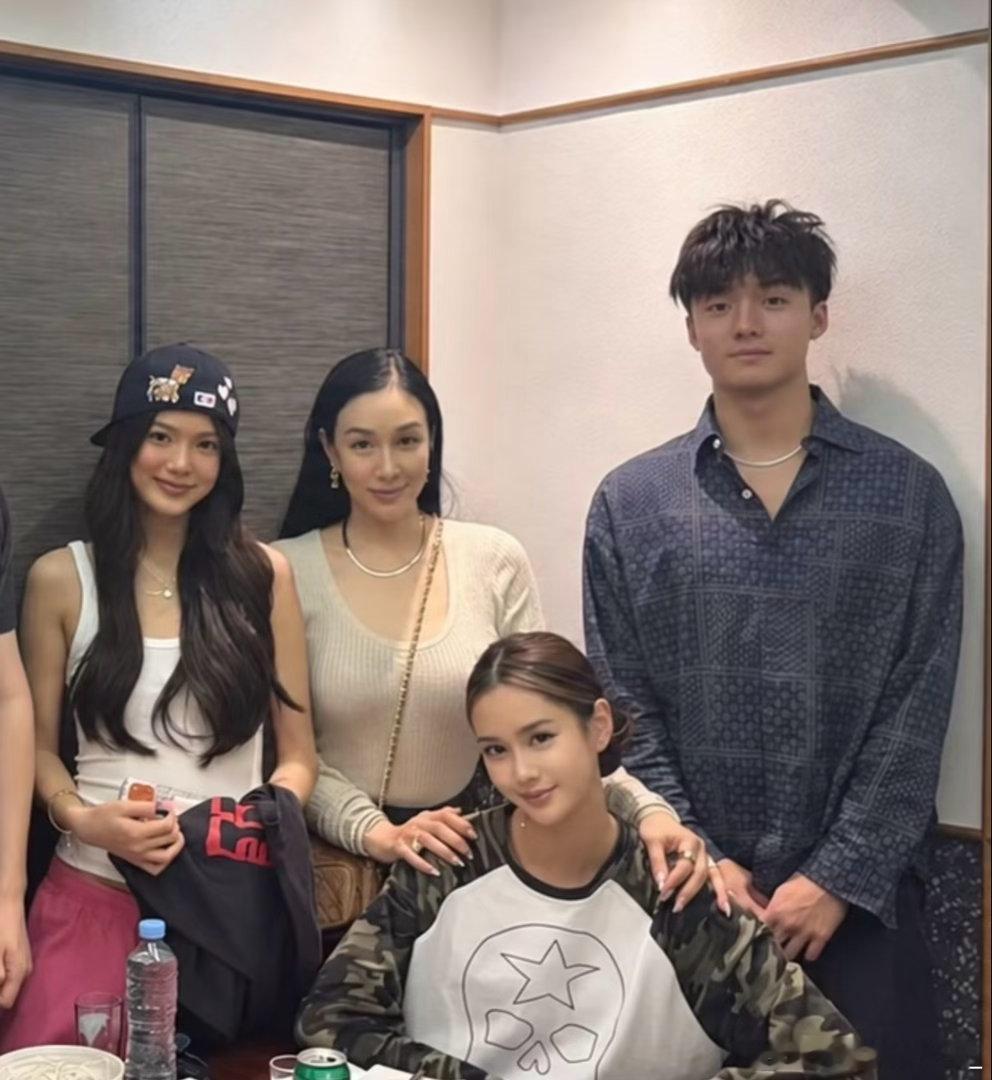 jaden带男友见妈妈钟丽缇，这算是见家长了吧jaden带男友见妈妈jaden带