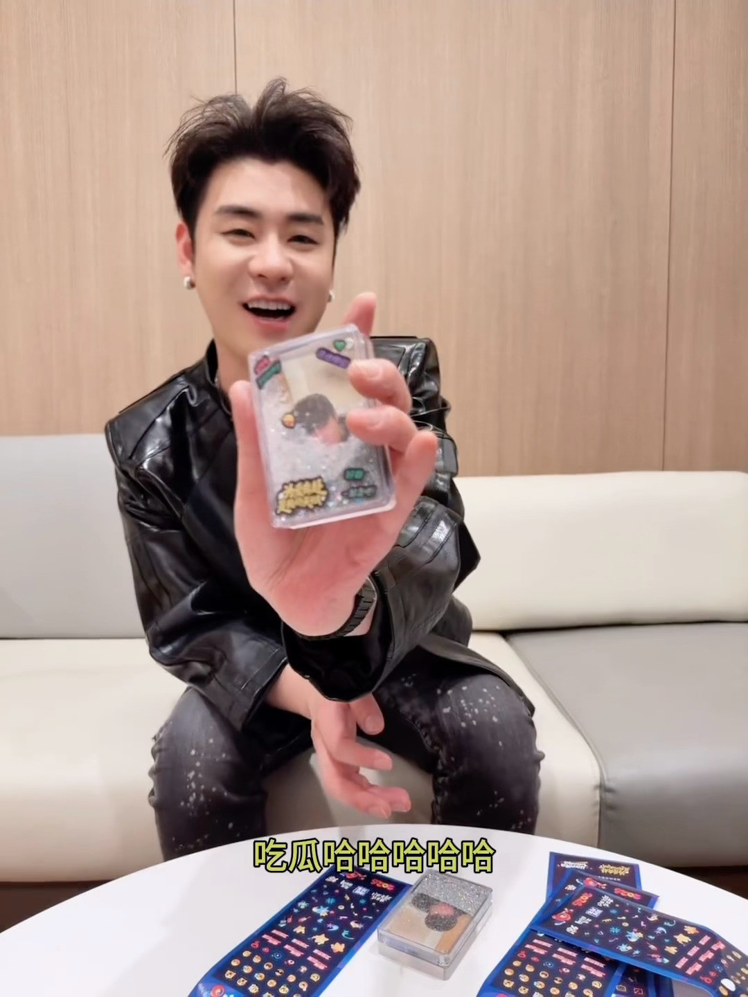 哈哈哈哈我真的要被磊笑死虽然他不懂咕卡但他好像玩得很开心哈哈哈有种不明所以的快