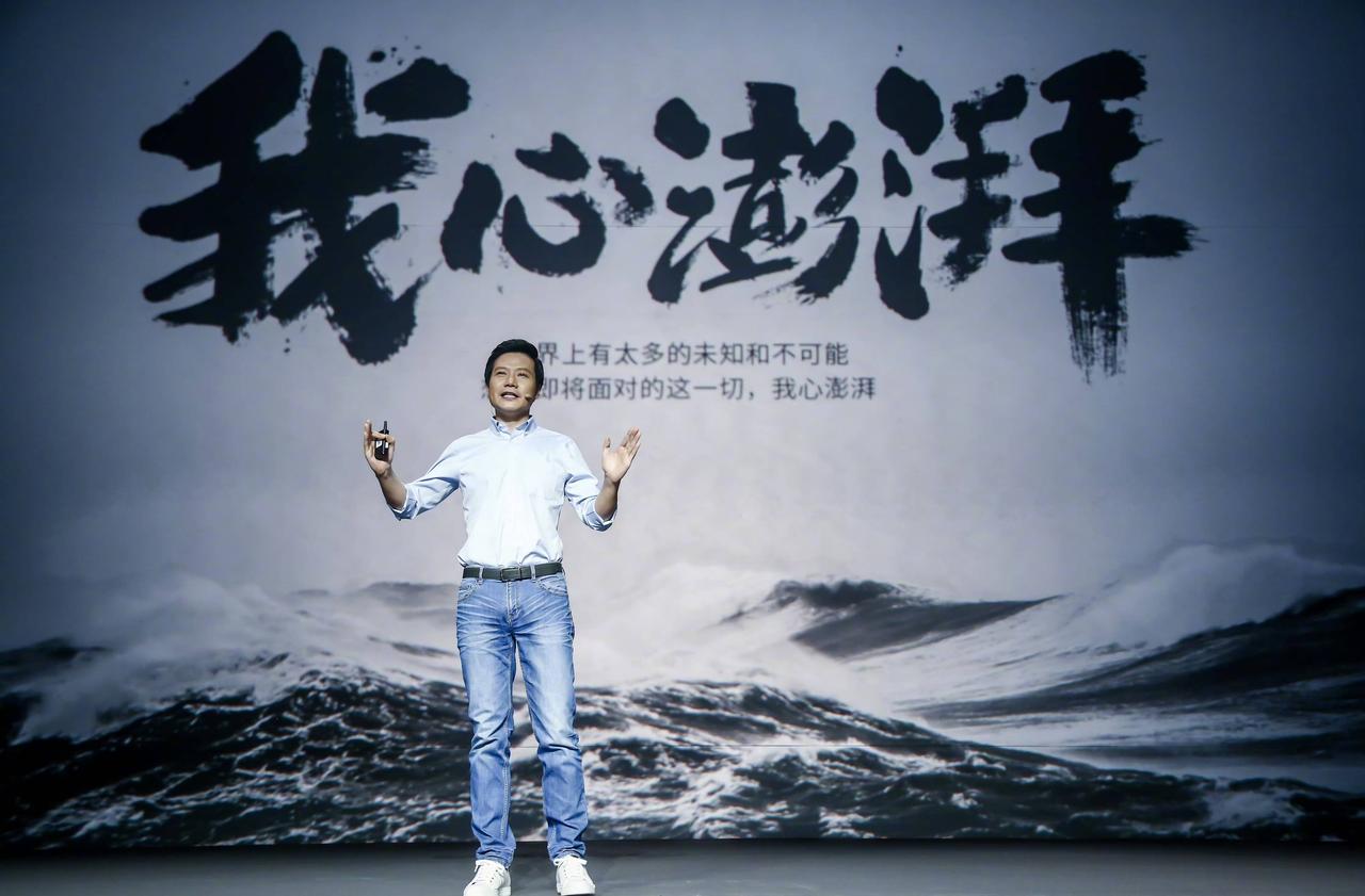 15年前的今天，北京798，雷军喊出1999元，台下掌声持续了30秒。那一年苹果