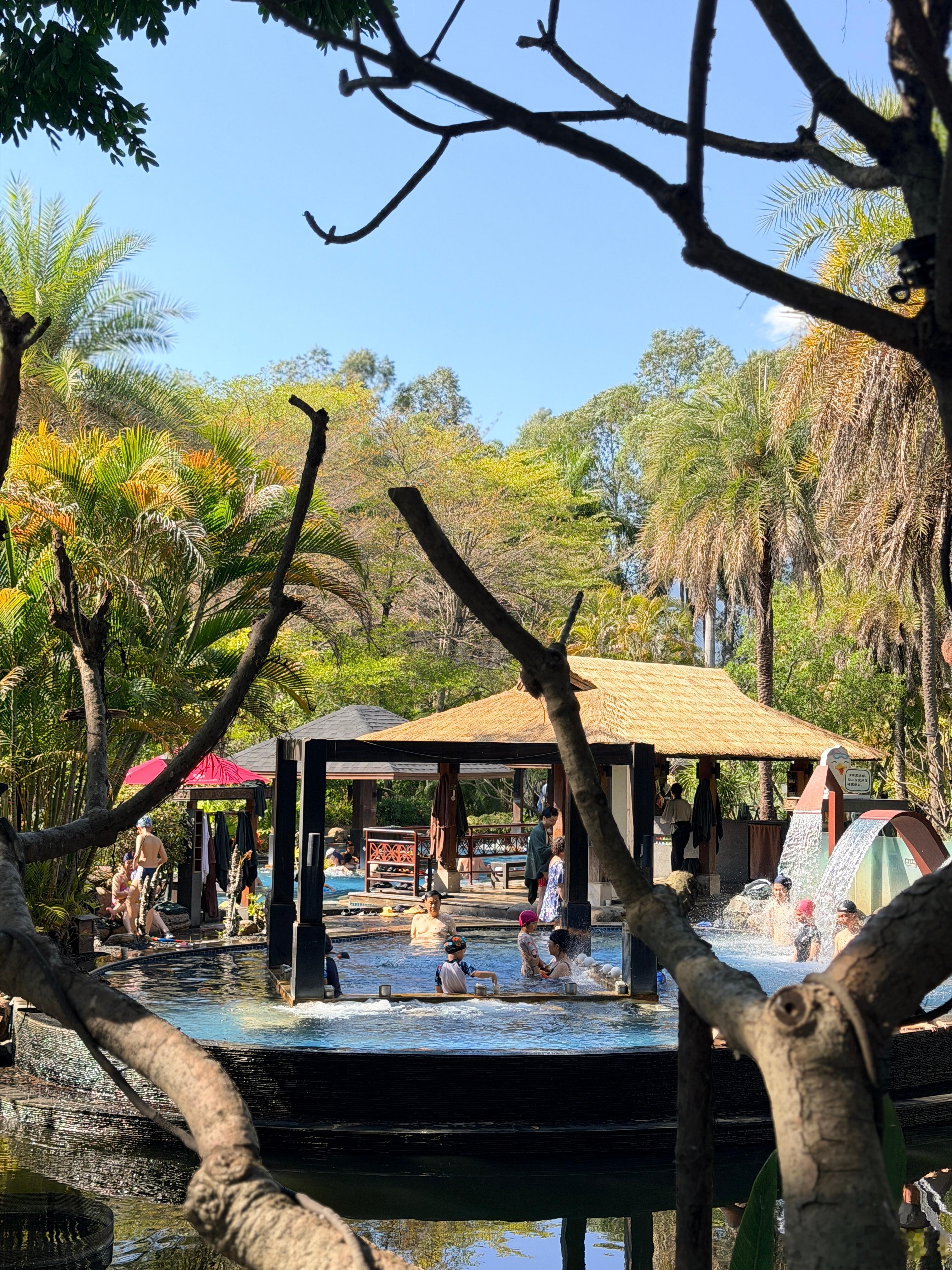 这么热的天她非要来泡温泉厦门