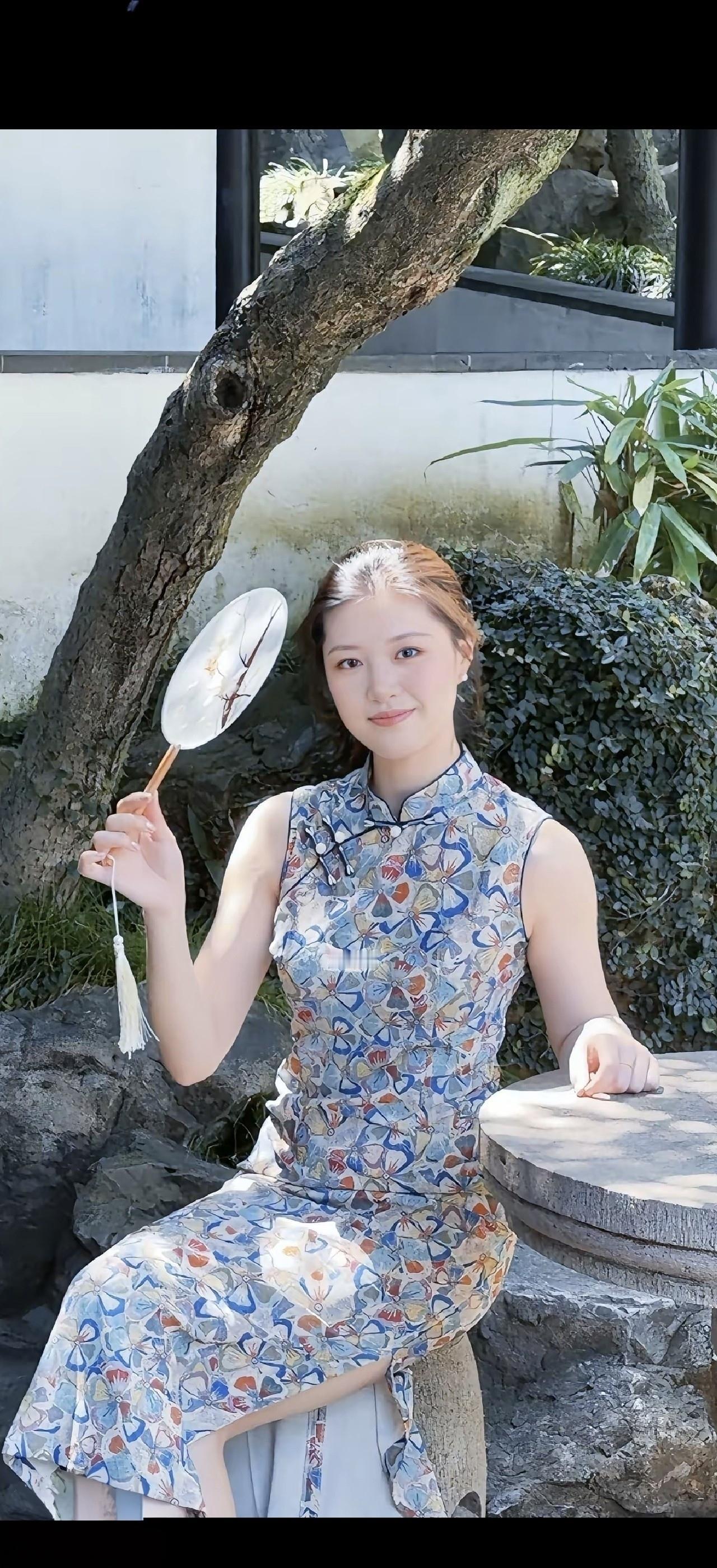 花影摇曳，古韵悠长。