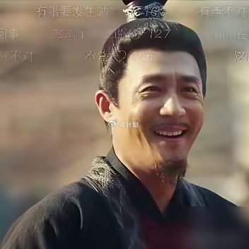 杜淳在《逐玉》里给张凌赫、田曦薇作配，这事，懂的都懂。镜头扫过，他演的王捕头，脸