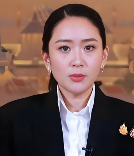 佩通坦已经有些沉不住气了，开始喊话恢复总理职务。据泰国媒体报道，被停职的泰国总理