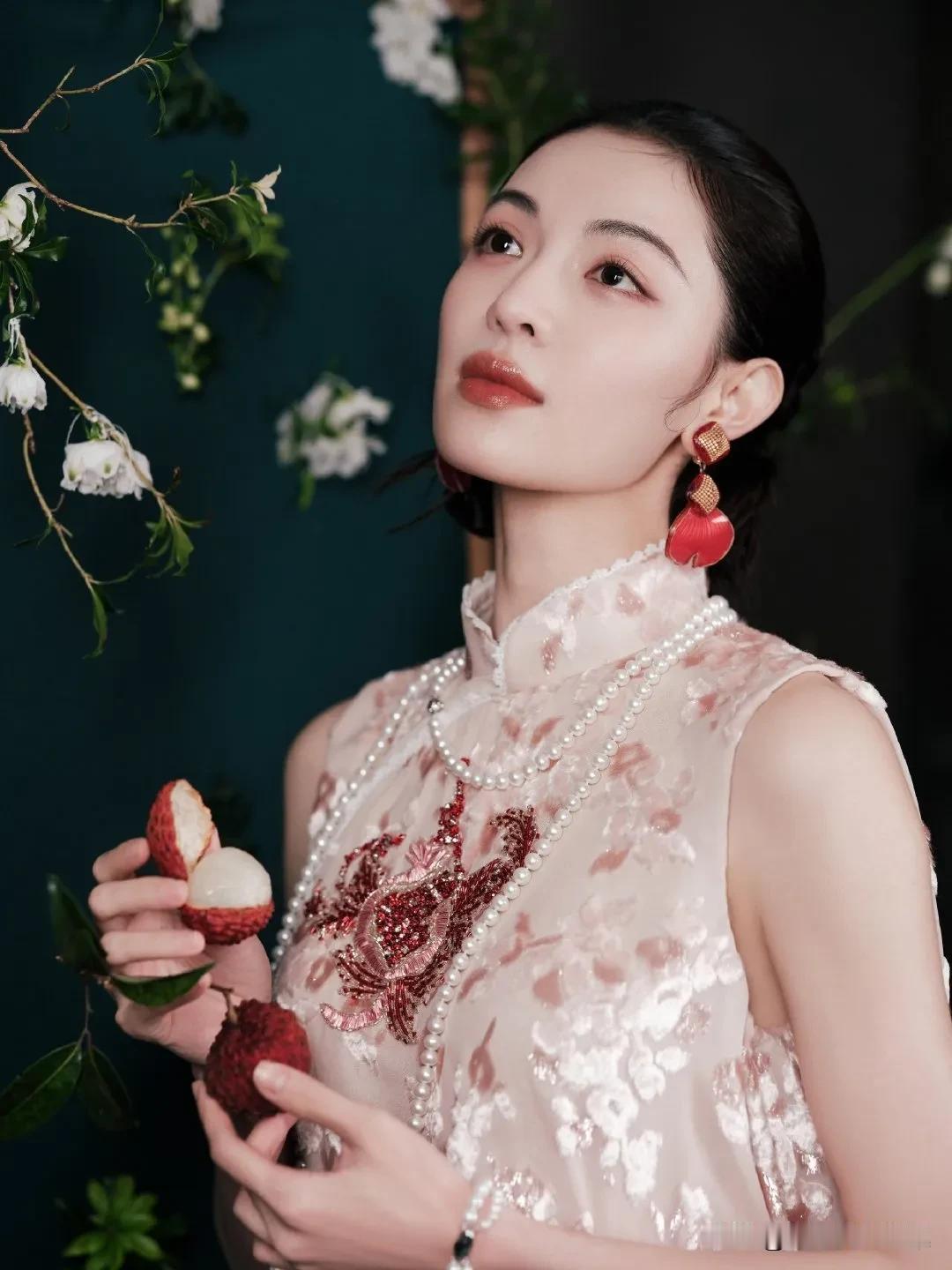6月12日首届中国时尚产业盛典，也就是时尚中国之夜，主题“把家乡穿在身上”，堪称