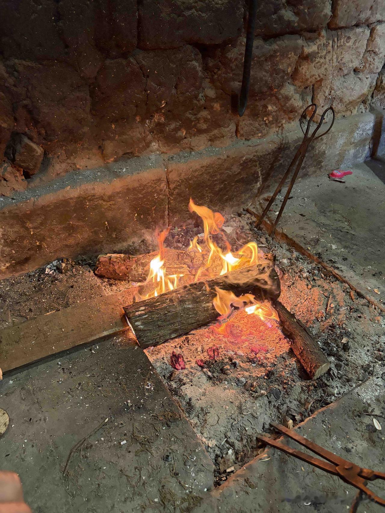 春节期间，农村打麻将不但大还花样多，一场下来输赢几千元。正月初三回了一趟娘屋