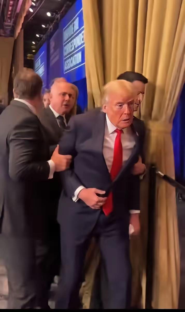 这几张图把人性扒得明明白白，再强势的人，在生死面前也藏不住本能的狼狈……怎么