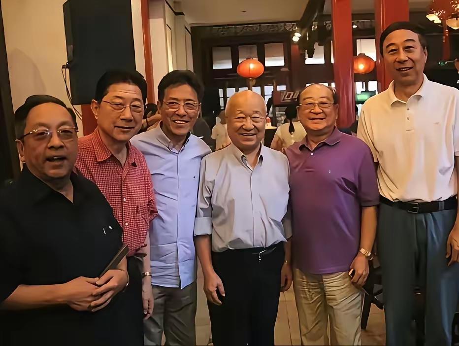 几位相声领域的知名人物同框：我认出了著名相声表演艺术家常贵田，赵佩茹的掌门大