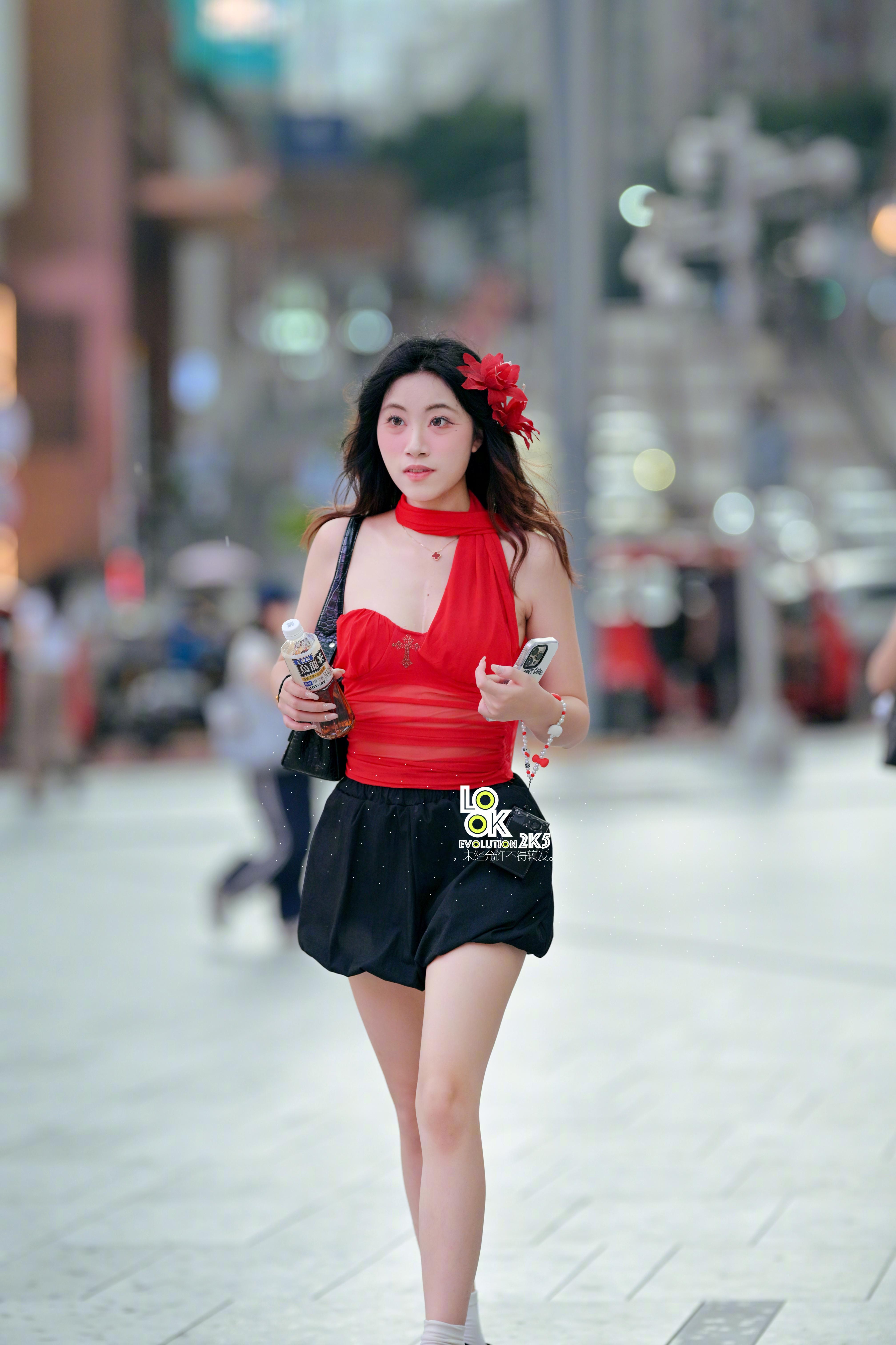 小姐姐穿搭有点节日氛围哈​​​