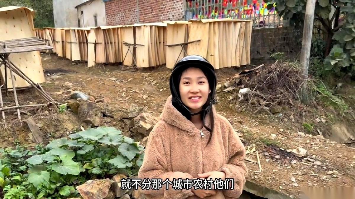 今年过年，小松一个人回四川。越南的媳妇秋秋，怀着娃，不回去了。听着是不是有点