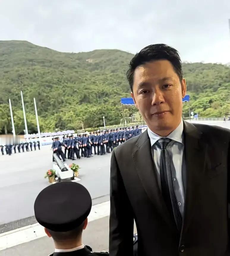 别再刷那些降智的甜宠悬浮剧了。我命令你，立刻、现在，去看《沉默的荣耀》。一部