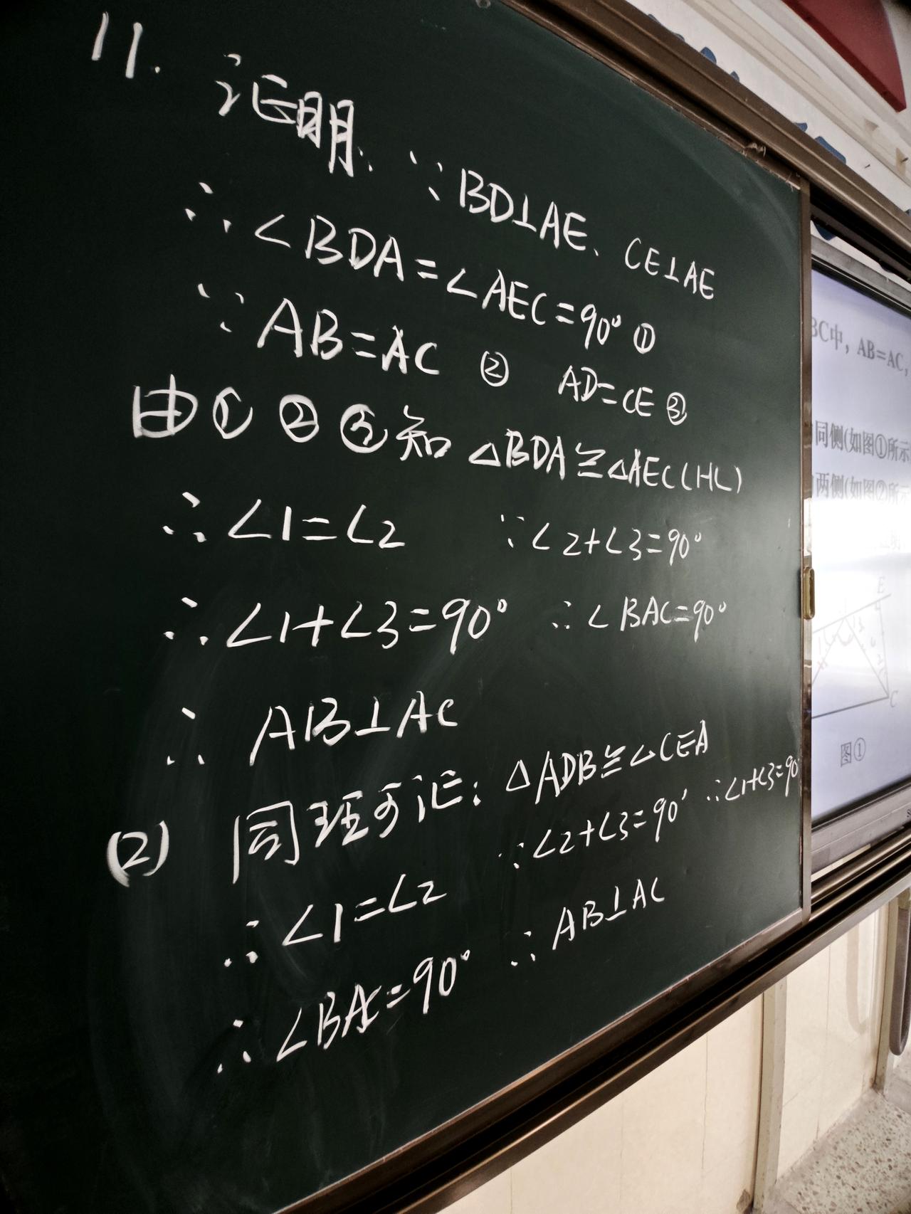 又听到一个年轻老师在教室里面用近乎歇斯底里的声音整顿课堂纪律，我听了心里真的挺难