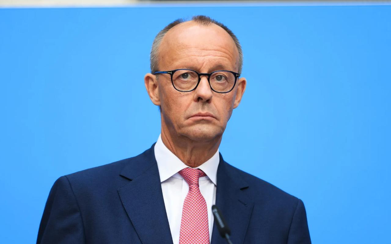 以德国总理默茨为例，欧洲政客的愚蠢和傲慢，让人难以理解。这两天，德国财长兼副总理