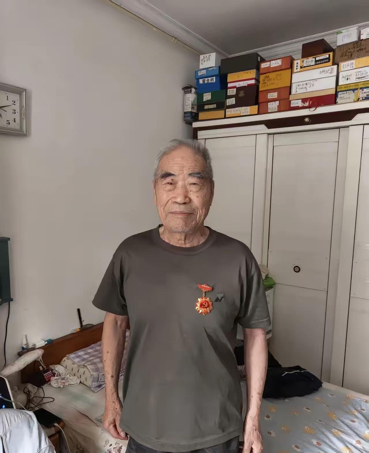 我听到的最伤心的话！昨天请一位电工师傅来布线，他已过花甲之年，身手依然矫