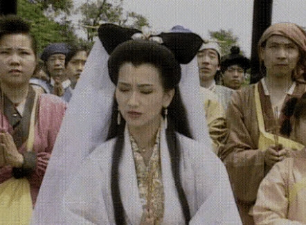 一次采访，主持人问赵雅芝：“当年拍完《上海滩》的时候，有没有对周润发动了真心呢？