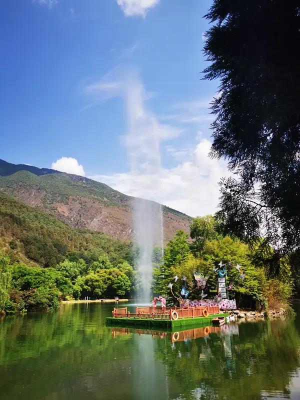 去旅游的城市有亲戚，要不要去他家还真得好好琢磨。网上有不少例子，一家五口去云南旅