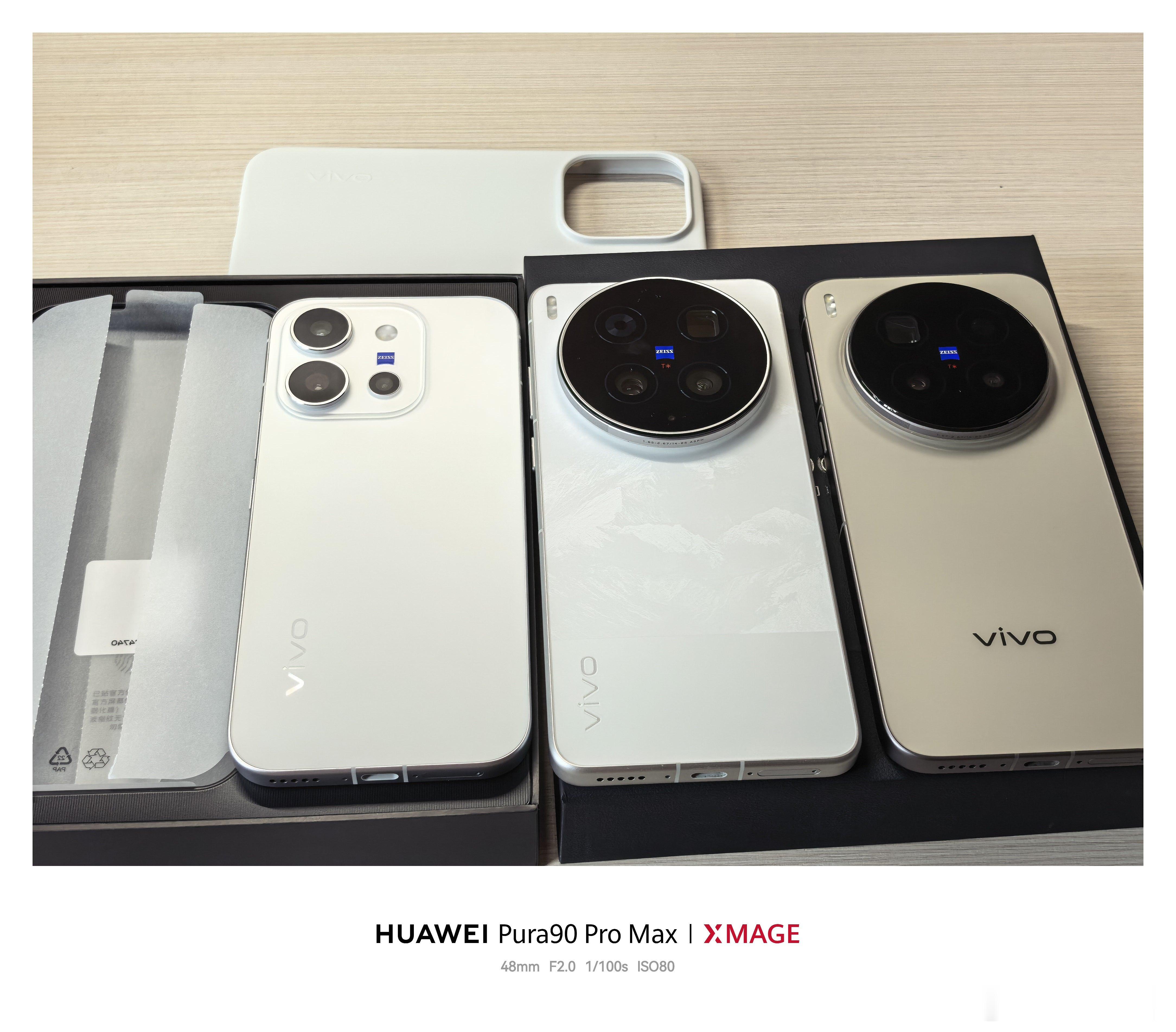 VIVOX300E开箱了（左边）但是完全没觉得这是属于X300系列的一员，VI