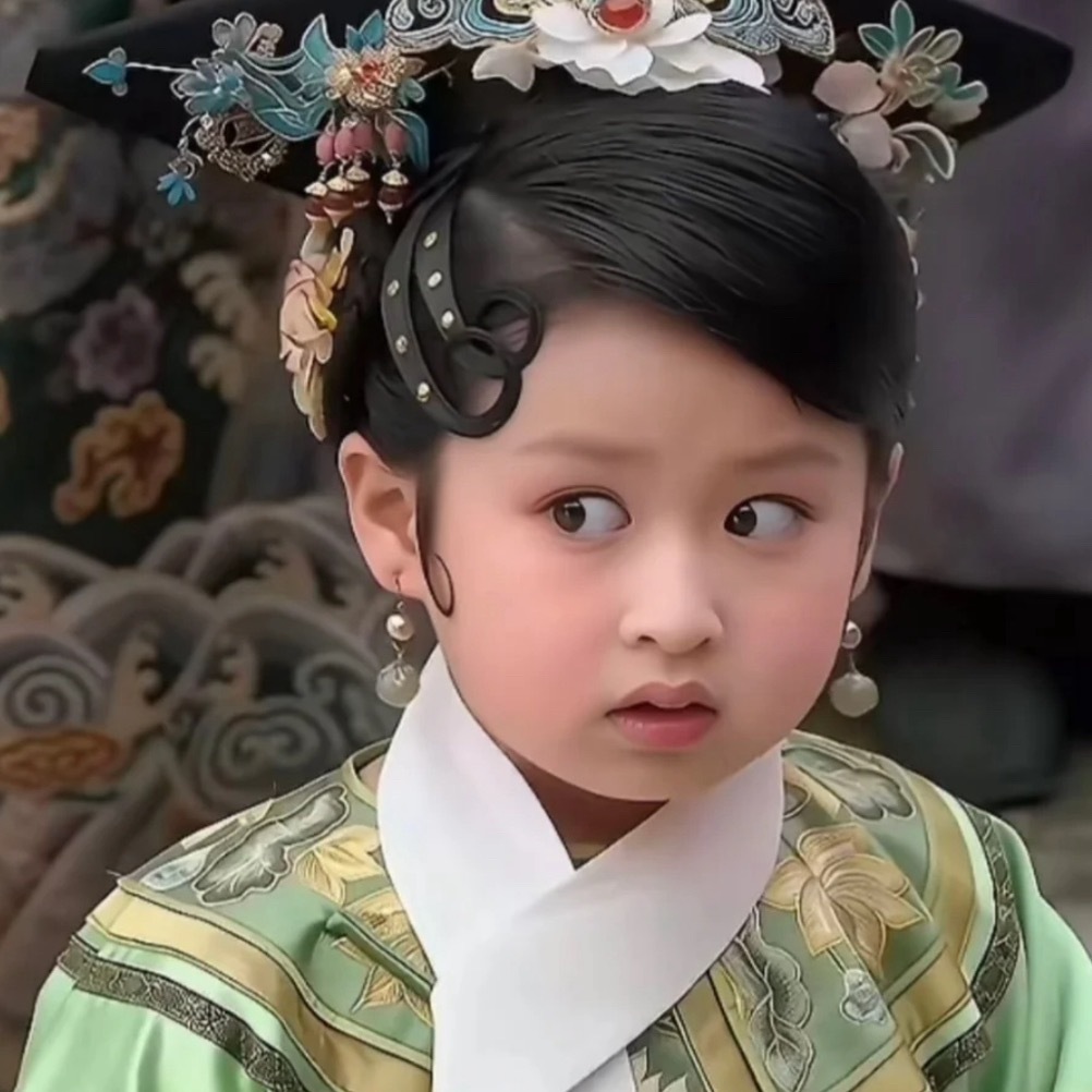 夏冬春幼时候小包子脸🈶