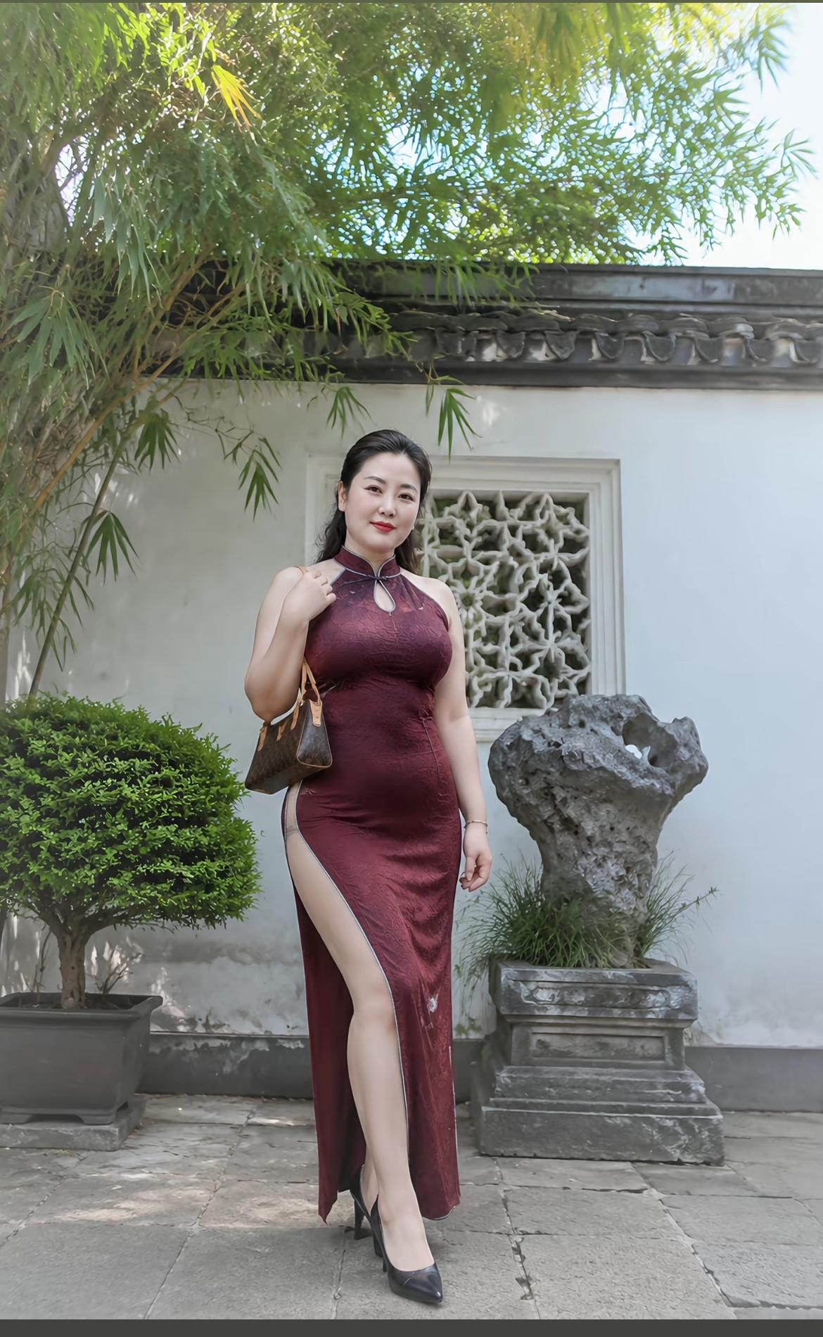 怎么穿？那当然旗袍莫属