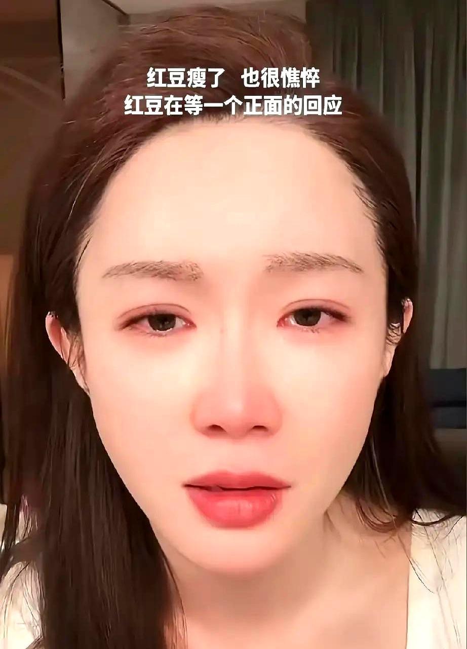 红豆边哭边说“散了”，木森一声不吭。两年“情侣”原来是合同，求婚视频千万点