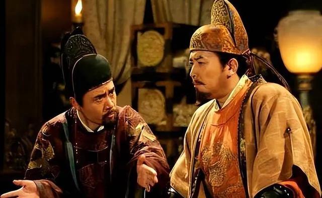 贞观某夜，太极宫偏殿烛火未熄。李世民屏退左右，盯着案前那个倔老头，问出一句让在场