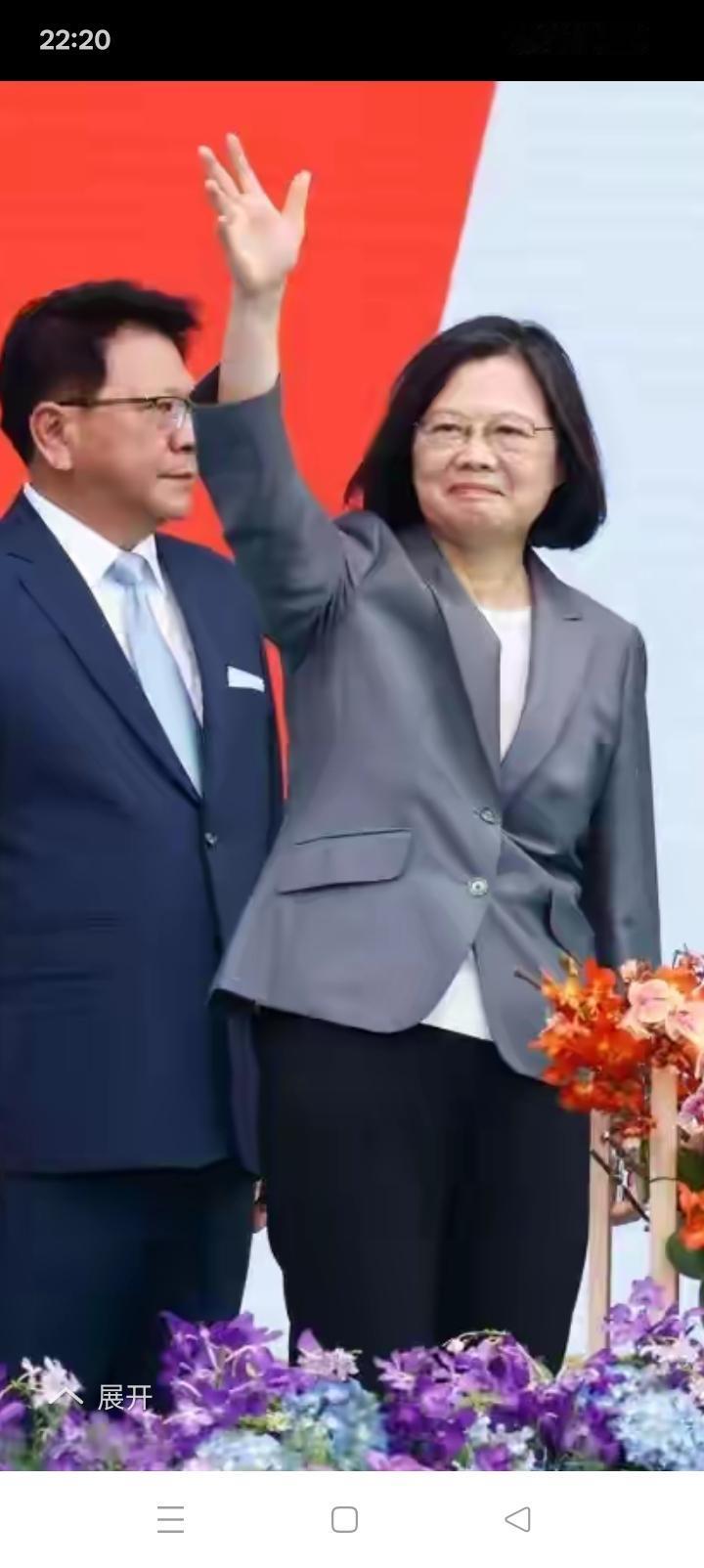 猛踹一脚，两岸政治谈判的大门就会轰然打开。犹抱琵琶半遮面，千呼万唤始出来。