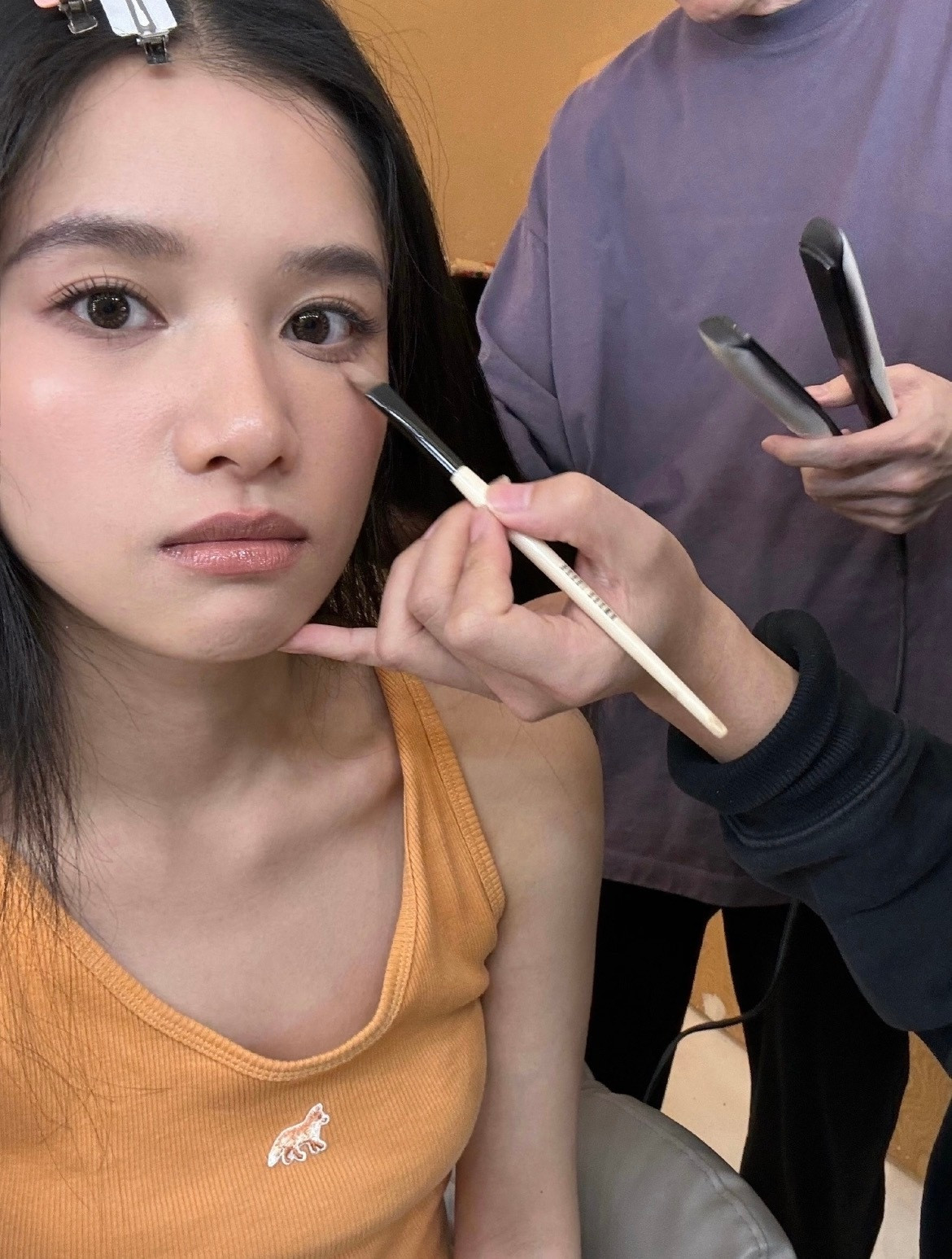 在张婧仪脸上化妆跟给艺术品雕塑填色有什么区别🫢张婧仪化妆台前出片技巧张婧仪化妆