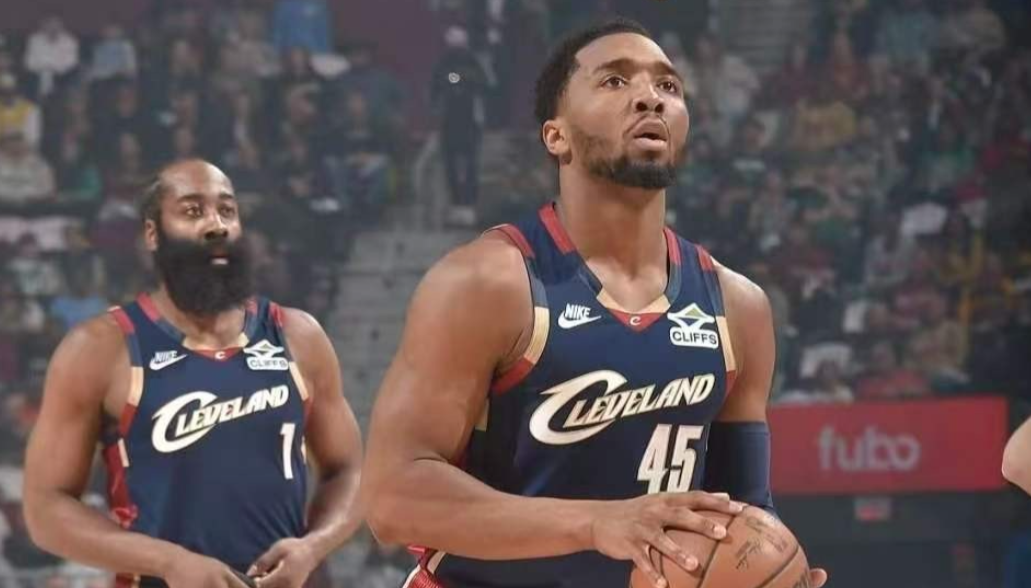 再胜猛龙的骑士，首轮G2出现了三件怪事！第一个，哈登一点也不像快要37岁的老将