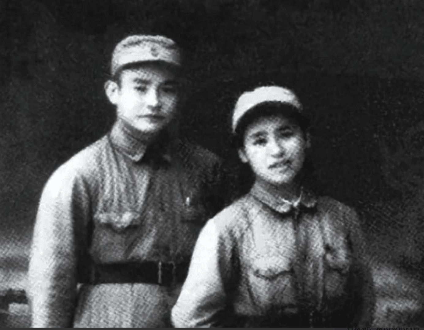 1942年，爱妻中弹牺牲，因妻子留下的“三个字”，他守节6年，相亲见3面，就要结