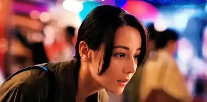 利剑玫瑰：直到邓妍抓到红姨，才明白白板不供出自己上线的真正原因。邓妍第一次抓到红