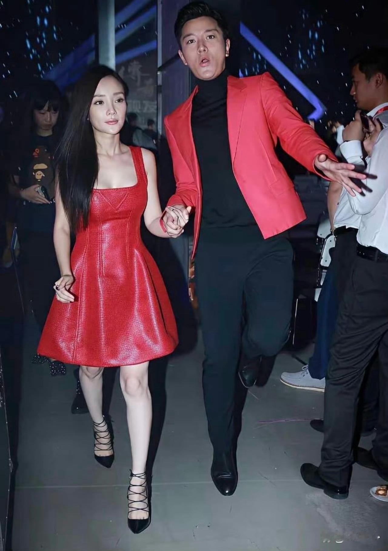 每当压力大的时候看看贾乃亮和李小璐这张图​​​