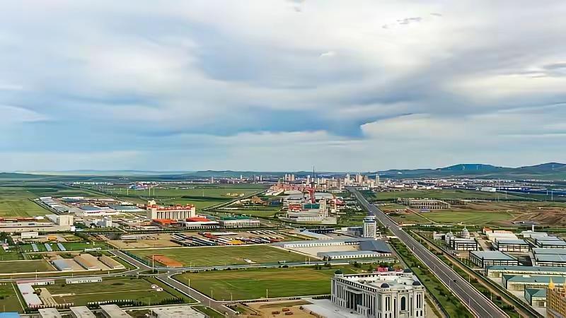 挺有意思，网友给了一组数据对比。蒙古国成立时，人口100多万，现在300多。内蒙