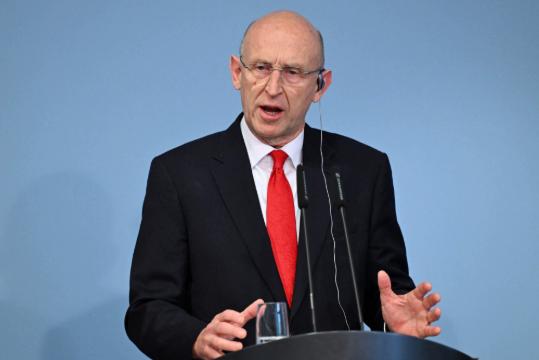 英国国防部长放出狠话：台海若有事，英国已准备好“在太平洋投入战斗”——这话一出，
