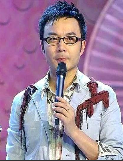 汪涵只有中专学历，有一次，一个编导鄙夷地说：“一个中专生，凭什么做热播的节目，连
