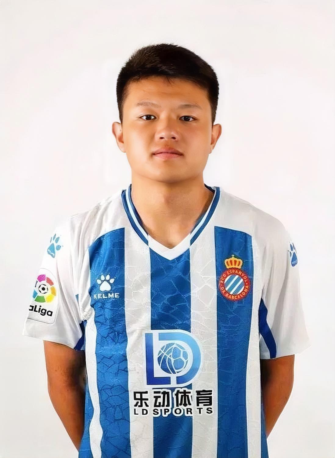 U23决赛虽然0-4输给了日本，但杨希的表现值得所有人点赞！不仅快跑断气，也