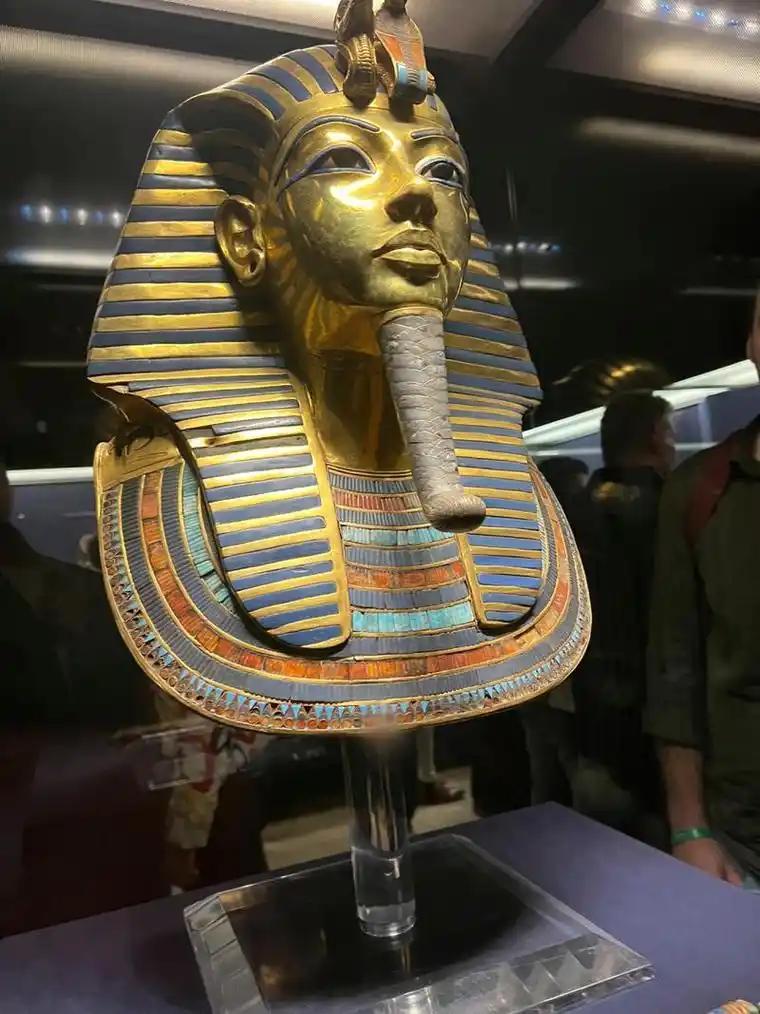 全球最珍贵的六大文物，其中有三件来自中国第六：龙虎图。1987年，河南濮阳西