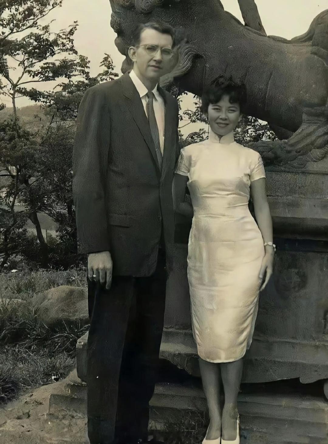 费翔太会挑优点长了，头发茂密随妈妈，五官身高随爸爸