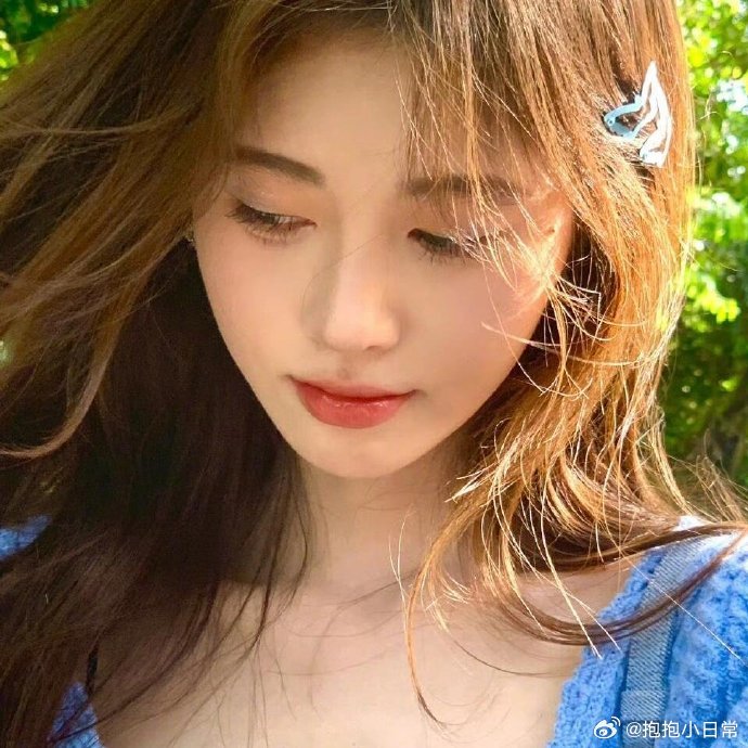 鞠婧祎捧花头像鞠婧祎捧花长裙谁能拒绝鞠婧祎的捧花长裙造型啊！直接定为新头像准没错