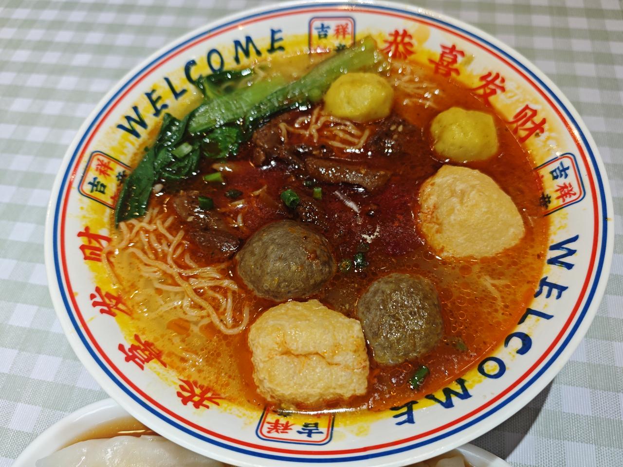 体验家门口的港式早茶老婆在网上看到附近的吾悦广场里有一家港式茶餐厅，就决定中