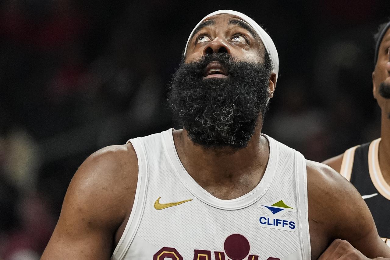 离谱！哈登离开火箭后，每年都打天王山！20-21赛季，东决天王山，10投1中