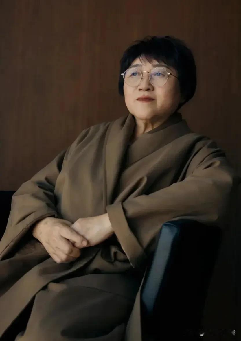 李银河说：“熟人之间的嫉妒，不是冲着事来的，是冲你这个人，他们打心眼里瞧不上你，