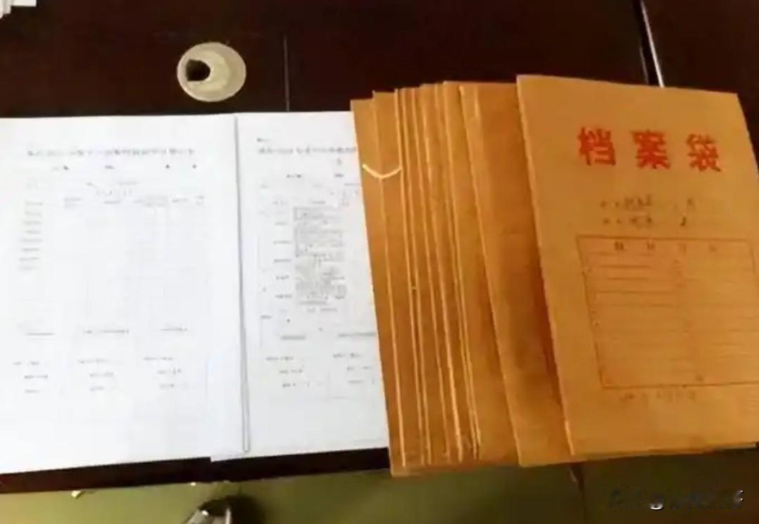 请问：退伍军人的档案能自己保管吗？答案：不能‌，退役军人的档案必须通过机要渠